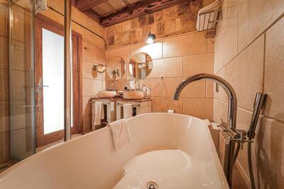 SEDİRLİ KONAK HOTEL - Queen Room With Spa Bath