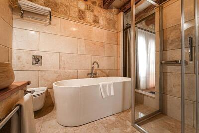 SEDİRLİ KONAK HOTEL - Queen Room With Spa Bath