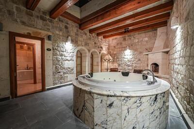 SEDİRLİ KONAK HOTEL - Queen Room With Spa Bath