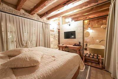 SEDİRLİ KONAK HOTEL - Queen Room With Spa Bath
