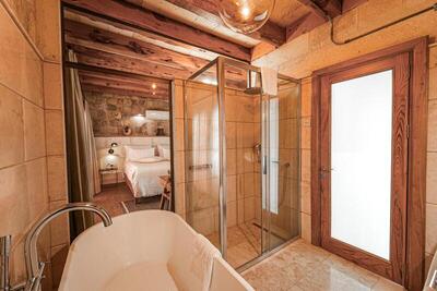 SEDİRLİ KONAK HOTEL - Queen Room With Spa Bath