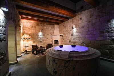 SEDİRLİ KONAK HOTEL - Queen Room With Spa Bath