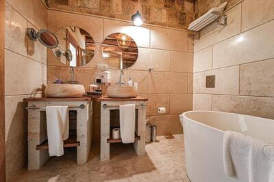 SEDİRLİ KONAK HOTEL - Queen Room With Spa Bath