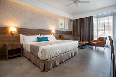 Serenade Punta Cana Beach & Spa Resort - Luxury Swim Out Single Use