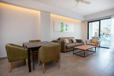 Serenade Punta Cana Beach & Spa Resort - Premium Suite Outoor Jacuzzi