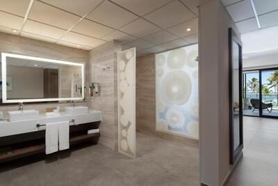 Serenade Punta Cana Beach & Spa Resort - Premium Suite Outoor Jacuzzi