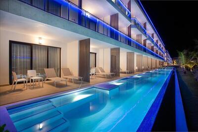 Serenade Punta Cana Beach & Spa Resort - Luxury Swim Out Single Use