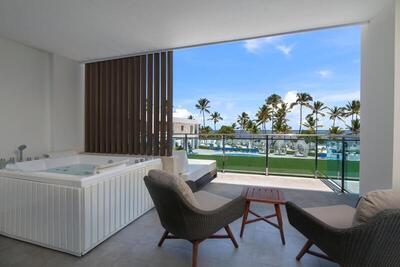 Serenade Punta Cana Beach & Spa Resort - Premium Suite Outoor Jacuzzi