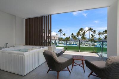 Serenade Punta Cana Beach & Spa Resort - Premium Suite Outoor Jacuzzi