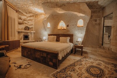 Serenus Cave Suites - Tepesi Tasli Room - Mountain View