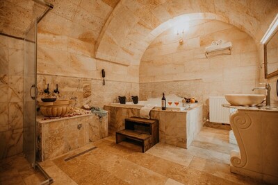 Serenus Cave Suites - Vadi Room - Mountain View