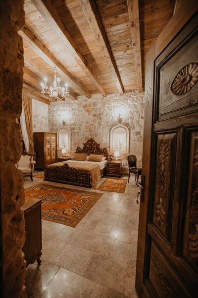 Serenus Cave Suites - Antik Room - Mountain View