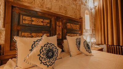 Serenus Cave Suites - Hezen Room - Valley View