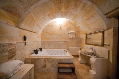 Serenus Cave Suites - Vadi Room - Mountain View