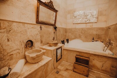 Serenus Cave Suites - Antik Room - Mountain View