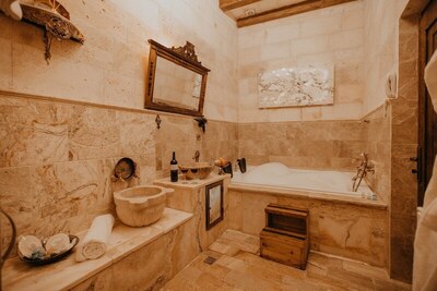 Serenus Cave Suites - Antik Room - Mountain View