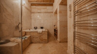 Serenus Cave Suites - Hezen Room - Valley View
