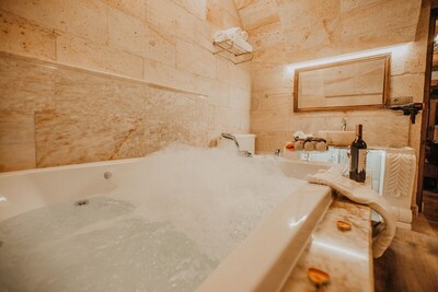 Serenus Cave Suites - Vadi Room - Mountain View