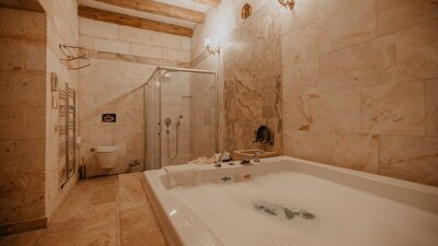 Serenus Cave Suites - Hezen Room - Valley View