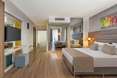 Seven Seas Hotel Blue - Family Quadruple Room - Garden View