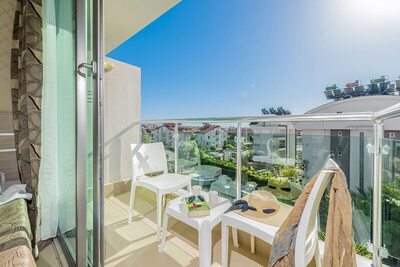 Side Lowe Hotel - Standard Triple Room, 1 Bedroom, Accessible, Balcony - Pool View