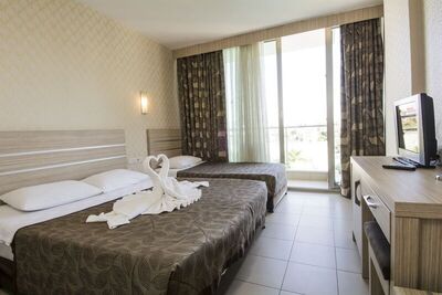 Side Lowe Hotel - Standard Triple Room, 1 Bedroom, Accessible, Balcony - Pool View