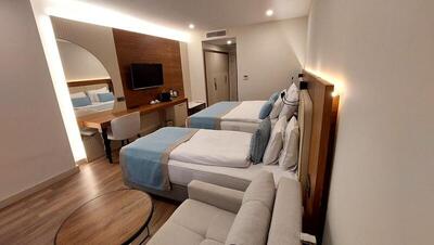 SIDE MOON PALACE - Deluxe Room (2 Adults + 1 Child)