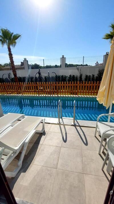 SIDE MOON PALACE - Deluxe Room (2 Adults + 1 Child)
