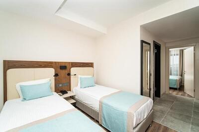 SIDE MOON PALACE - Deluxe Family Room