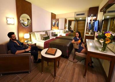 Side Star Elegance Hotel - Family Room With Pool View