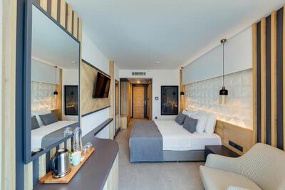 SIGNATURE BLUE RESORT - Deluxe Double Room