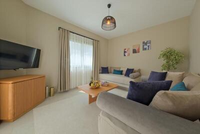 Siu Collection - Deluxe Family Room