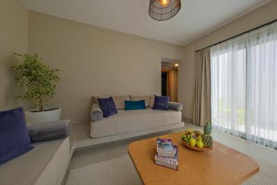 Siu Collection - Deluxe Family Room