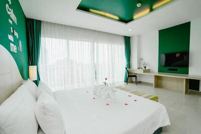 SLEEP WITH ME HOTEL design hotel @ patong (SHA Plus+) - Deluxe Double Room with Spa Bath 