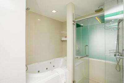 SLEEP WITH ME HOTEL design hotel @ patong (SHA Plus+) - Deluxe Double Room with Spa Bath 