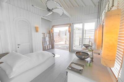 Soneva Jani - 3 Bedroom Water Retreat with Slide