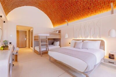 SUNRISE Anjum Resort - Family Room Bunk Bed