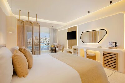 SUNRISE Anjum Resort - Junior Swim-Up Suite