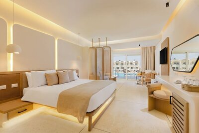SUNRISE Anjum Resort - Junior Swim-Up Suite