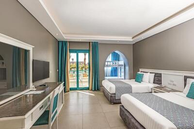 Sunrise Garden Beach Resort - Family Room With Bunk Bed