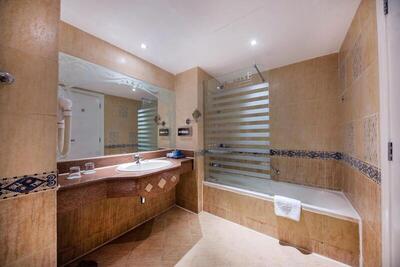 Sunrise Garden Beach Resort - Family Suite