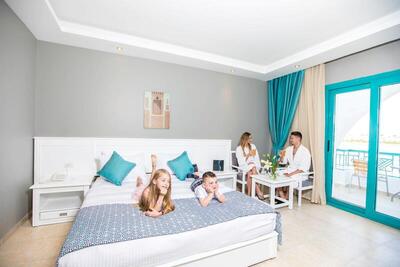 Sunrise Garden Beach Resort - Family Suite