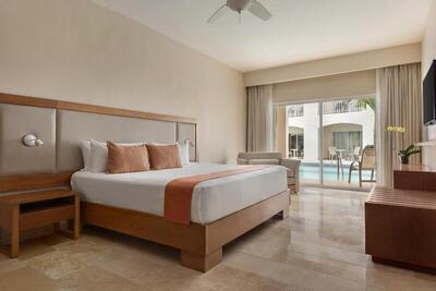 Sunscape Coco Punta Cana - Sun Club Junior Suite Pool Access King