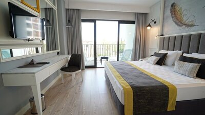 The Raga Side - Adults Only - Standard Room, Partial Sea View
