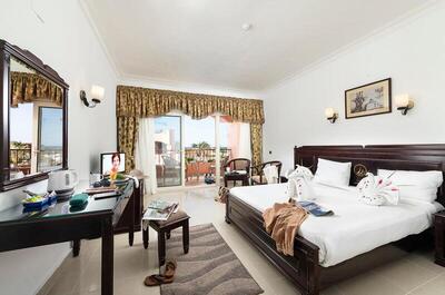 Three Corners Happy Life Beach Resort - Comfort Grand Room