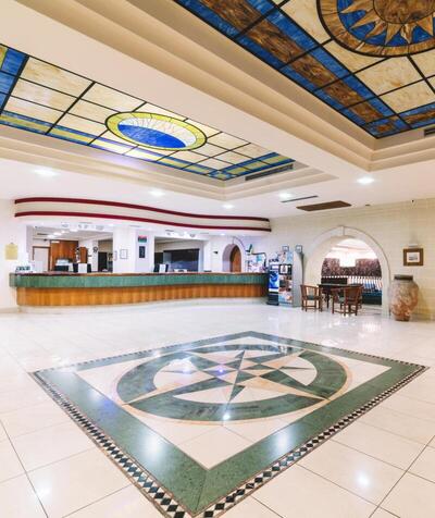 Topaz Hotel, Залива Сейнт Пол, Малта