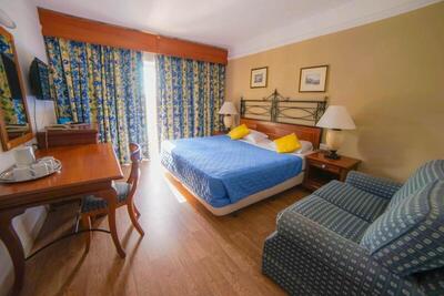 Topaz Hotel - Twin Room With Pool View