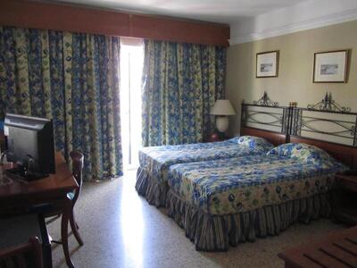 Topaz Hotel - Twin Room