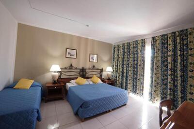 Topaz Hotel - Triple Room