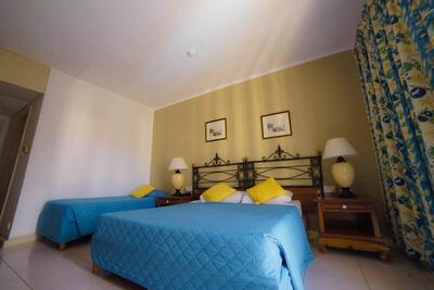 Topaz Hotel - Triple Room
